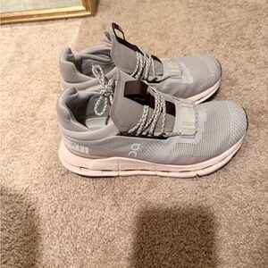 On Running Cloudstratus Sneakers